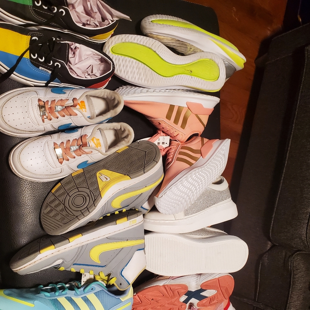 Adidas nike new balce ,reebok ,juicy Couture, rforce1 different sizes clove etc